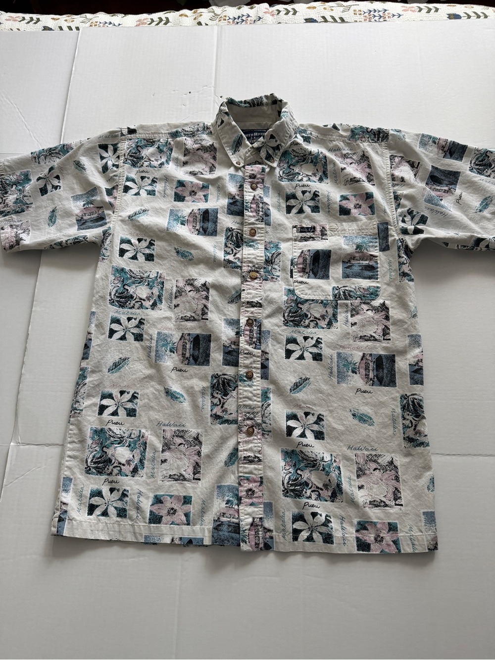 Casual Short-Sleeve Button-Down Shirt in Cream with Teal & Navy Print